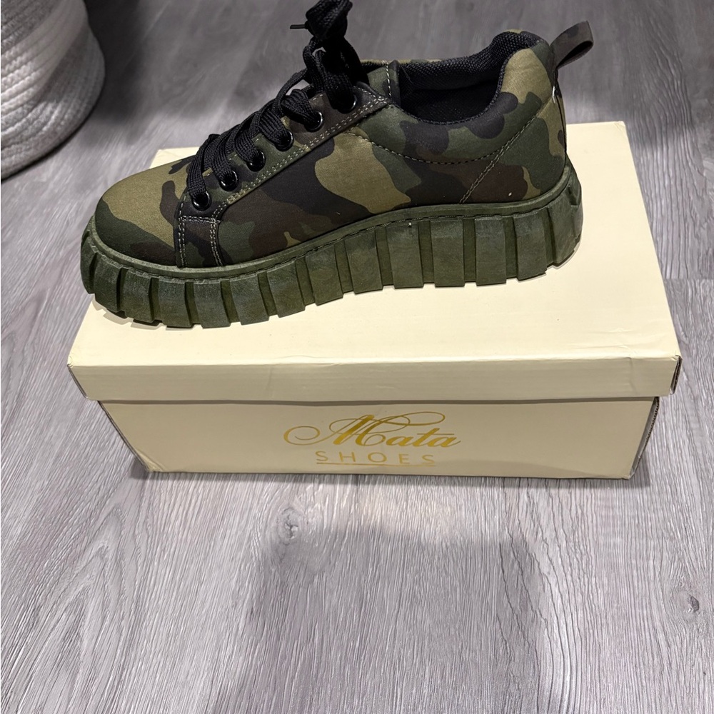 Mata Shoes Women's Camouflage Sneakers